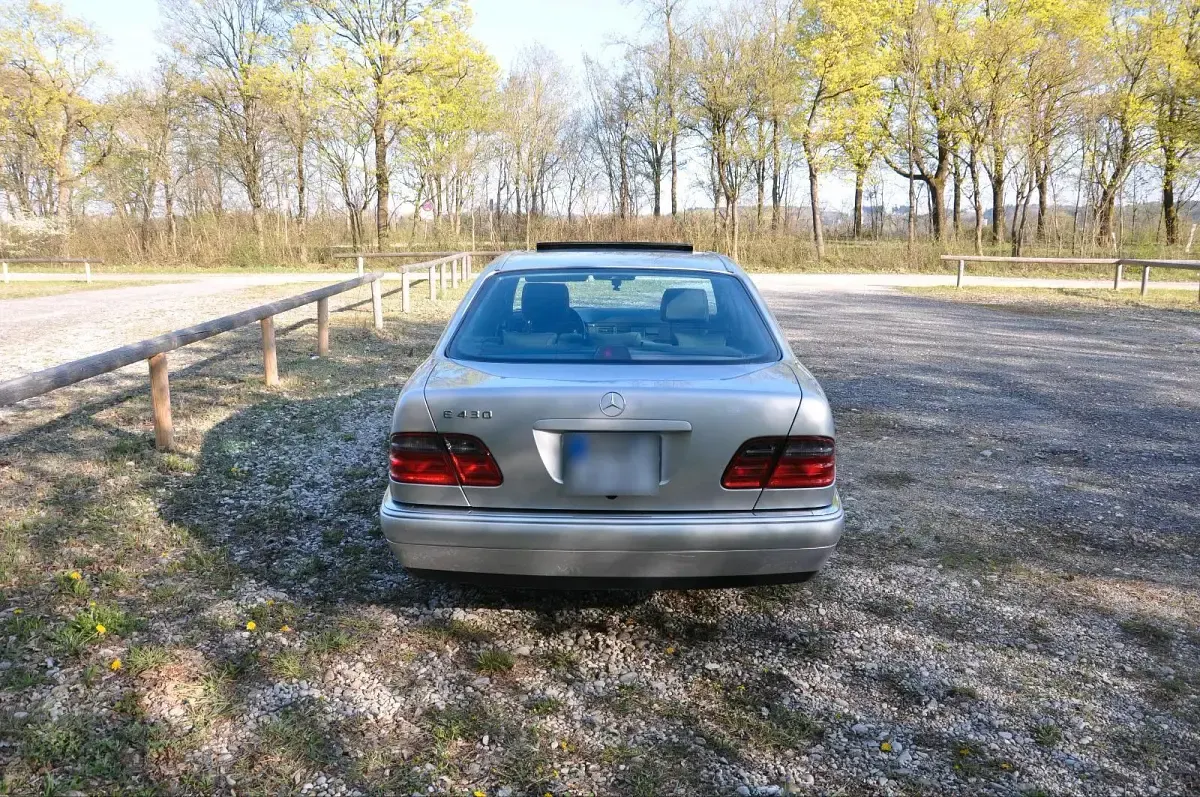 Gebraucht Mercedes E430 279 PS (205 kW) 1998 Silber Limousine