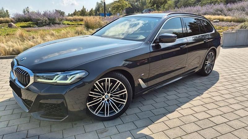 Grau Gebraucht 2023 BMW 540 M Sport Kombi | 54.400 € (Fairer Preis) - Bild 1/4