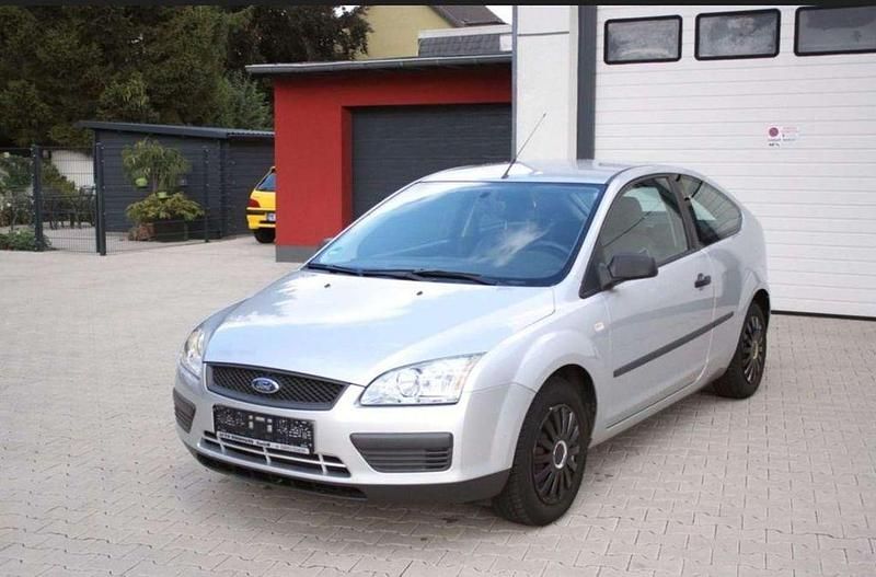 Gebraucht Ford Focus Trend 101 PS (74 kW) 2006 Silber Limousine