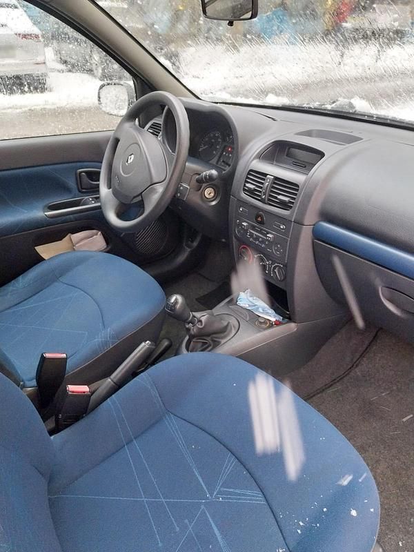 Gebraucht Renault Clio II 65 PS (47 kW) 2001 Blau Kleinwagen