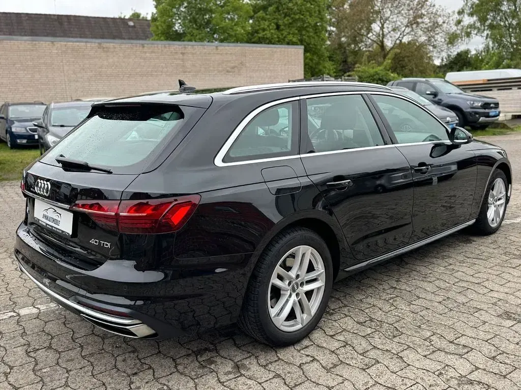 Używany Audi A4 Advanced 190 KM (139 kW) 2019 Czarny Kombi
