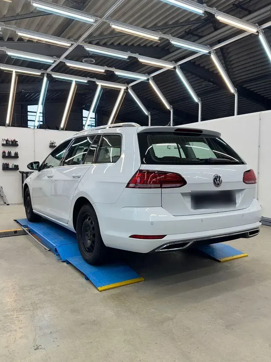 Second-hand VW Golf VII Highline 150 CP (110 kW) 2018 Alb Break