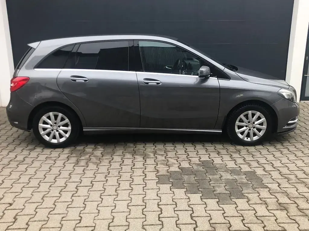 Gebraucht Mercedes B220 209 PS (153 kW) 2013 Grau Kleinwagen