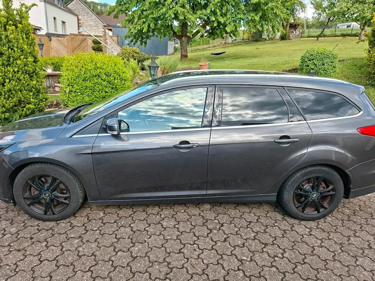 Gebraucht Ford Focus Titanium 150 PS (110 kW) 2015 Grau Kombi