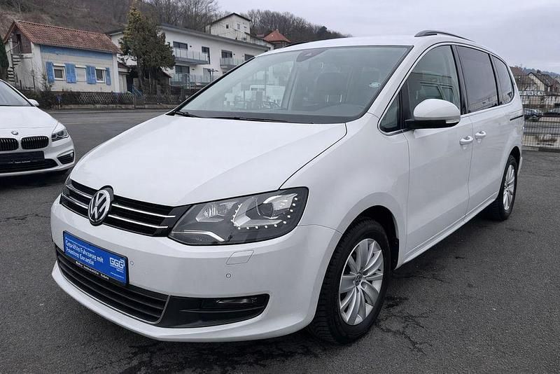 Gebraucht VW Sharan Comfortline 150 PS (110 kW) 2015 Pure white Van / Kleinbus