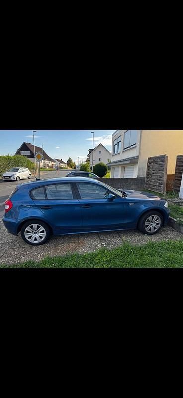 Blau Gebraucht 2006 BMW 116 Kleinwagen | 2.600 € (Guter Preis) - Bild 1/4