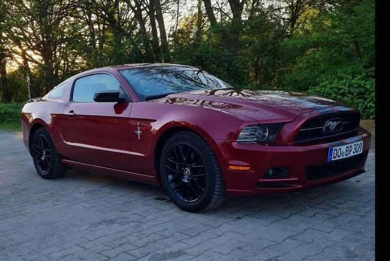 Second-hand Ford Mustang 306 CP (225 kW) 2013 Roșu Coupe