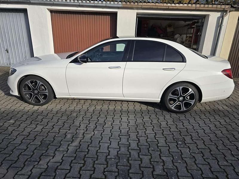 Gebraucht Mercedes E220 194 PS (142 kW) 2016 Weiß Limousine