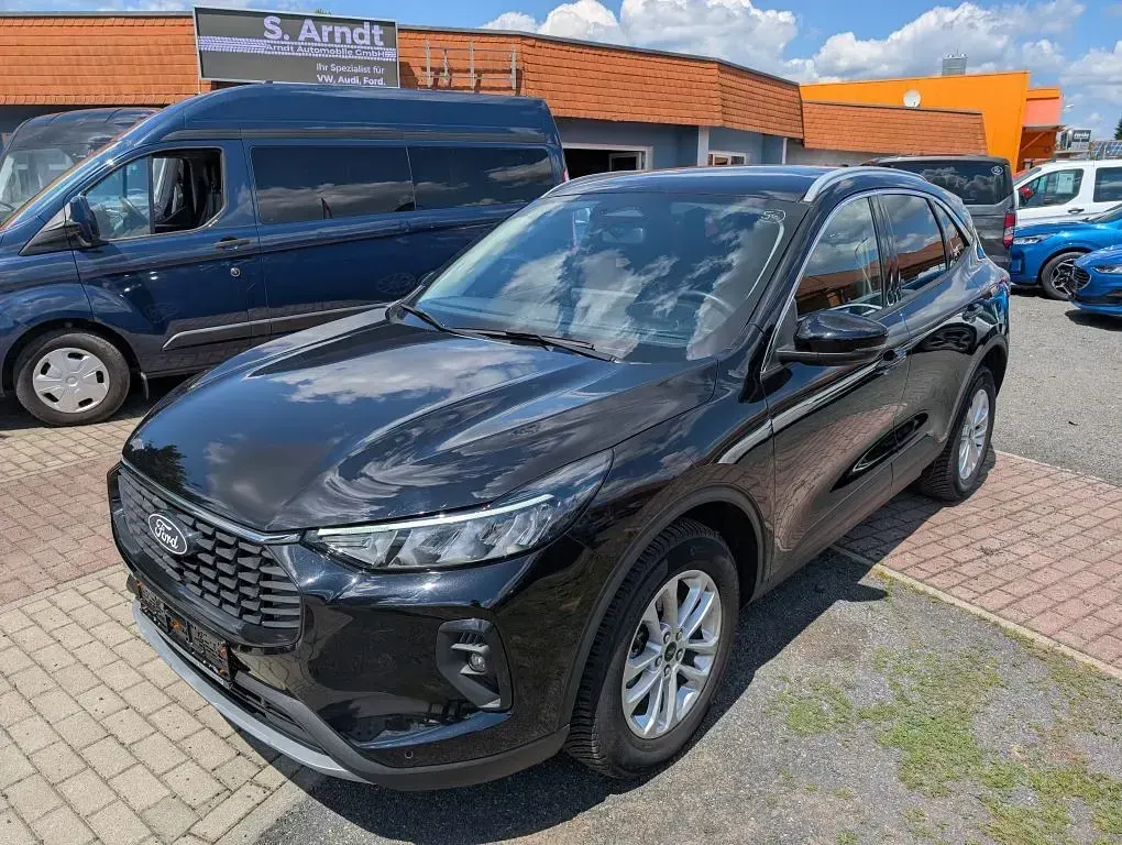 Gebraucht Ford Kuga Titanium 179 PS (131 kW) 2024 Agate black metallic SUV
