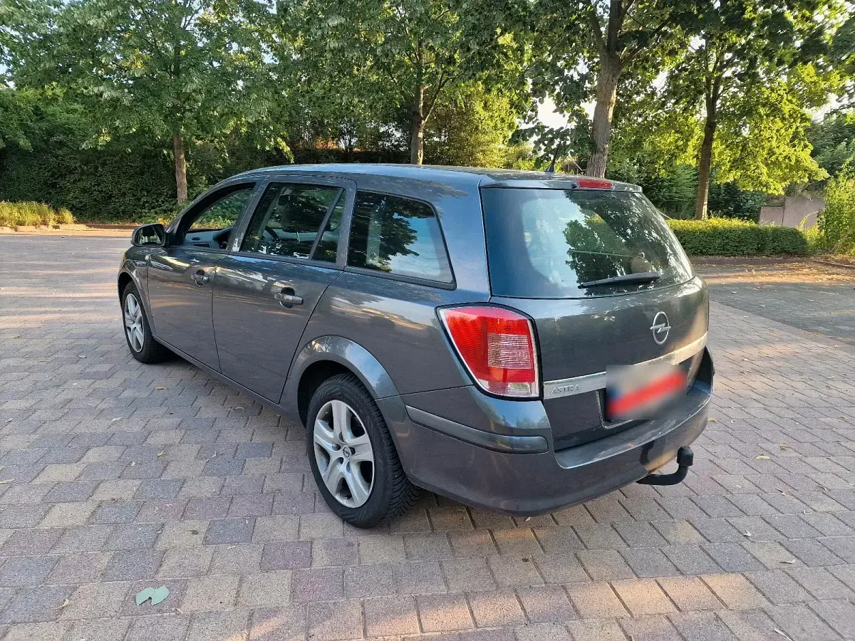 Gebraucht Opel Astra 116 PS (85 kW) 2009 Grau Kombi