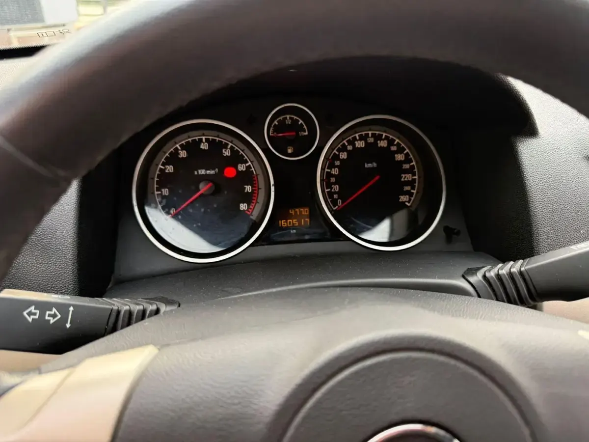 Gebraucht Opel Astra GTC 116 PS (85 kW) 2007 Weiß Limousine
