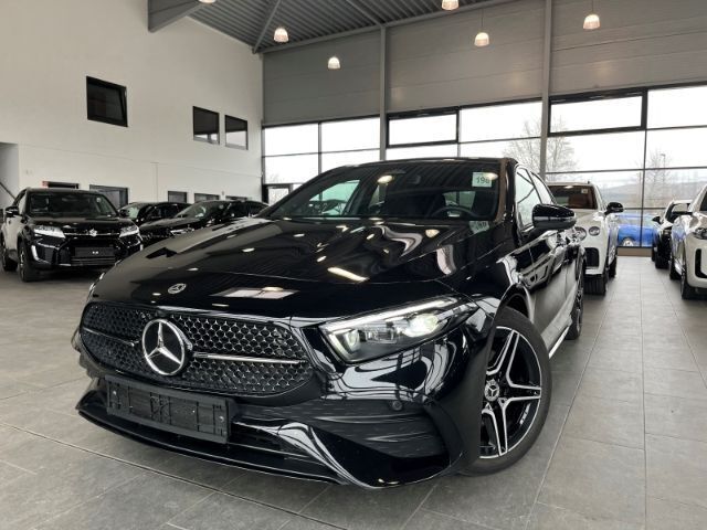 Schwarz Gebraucht 2024 Mercedes A200 AMG Limousine | 35.870 € (Etwas zu teuer) - Bild 1/4
