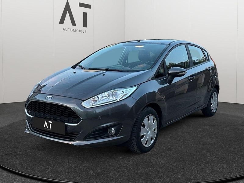 Gebraucht Ford Fiesta Celebration 101 PS (74 kW) 2016 Grau Kleinwagen