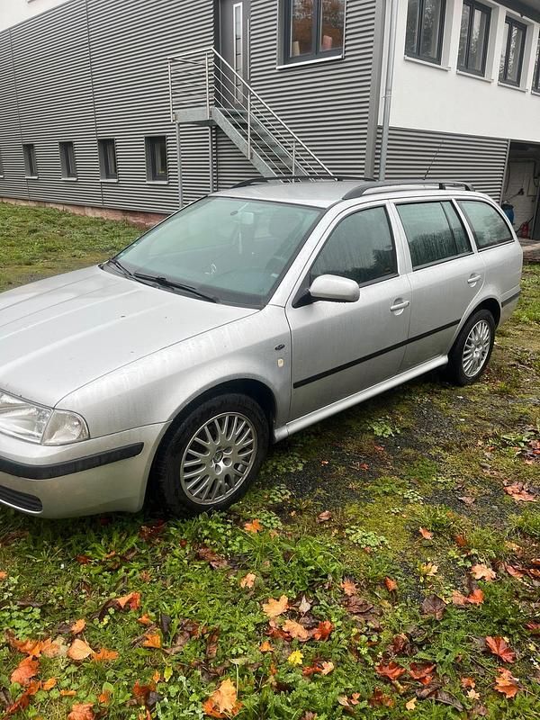 Silber Gebraucht 2002 Skoda Octavia Kombi | 600 € (Guter Preis) - Bild 1/4