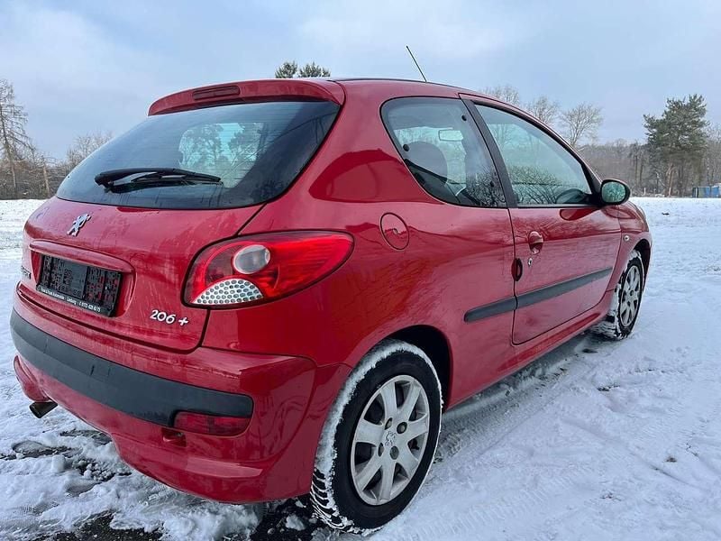 Gebraucht Peugeot 206 Basis 73 PS (53 kW) 2011 Farbe rot aden/flach standard Kleinwagen