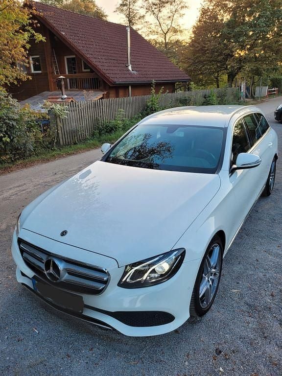 Gebraucht Mercedes E220 194 PS (142 kW) 2018 Limousine