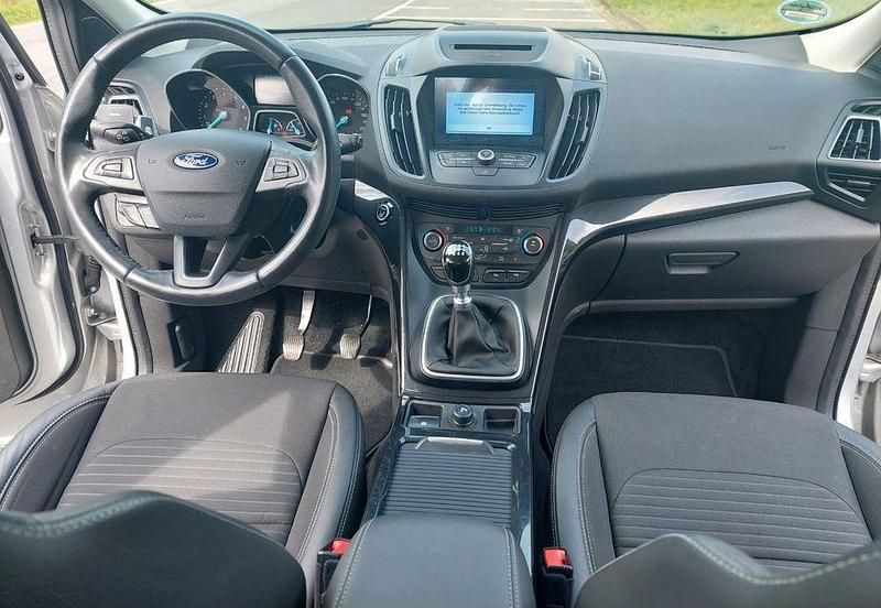 Gebraucht Ford Kuga Titanium 150 PS (110 kW) 2018 Silber SUV