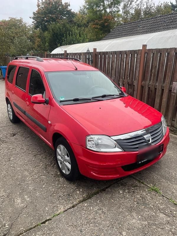 Rot Gebraucht 2011 Dacia Logan MCV Kombi | 2.990 € (Fairer Preis) - Bild 1/4
