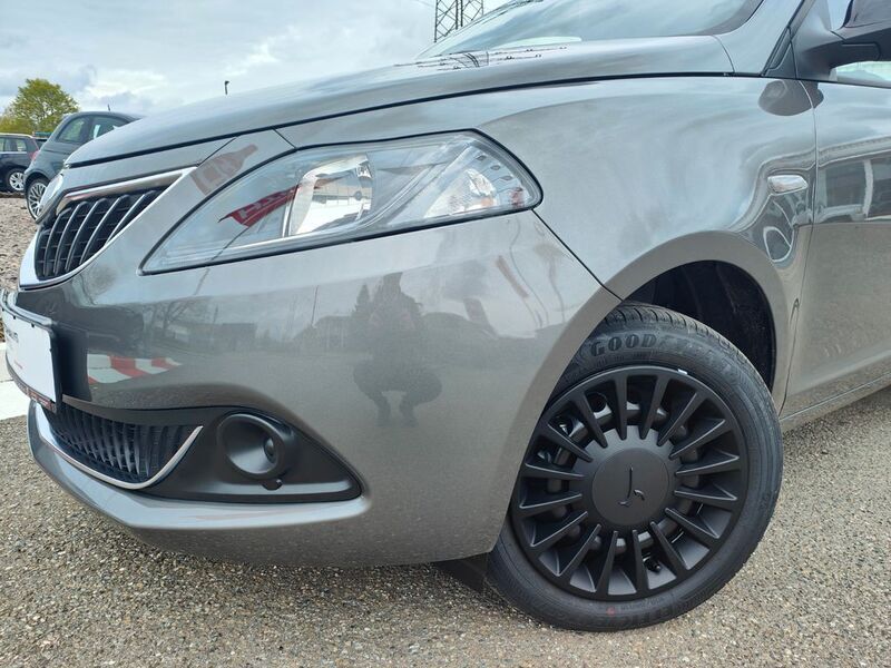 Gebraucht Lancia Ypsilon Silver 69 PS (50 kW) 2023 Grau Kleinwagen