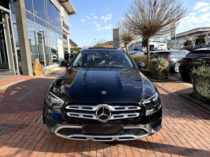 Gebraucht Mercedes E400 330 PS (242 kW) 2023 Schwarz
