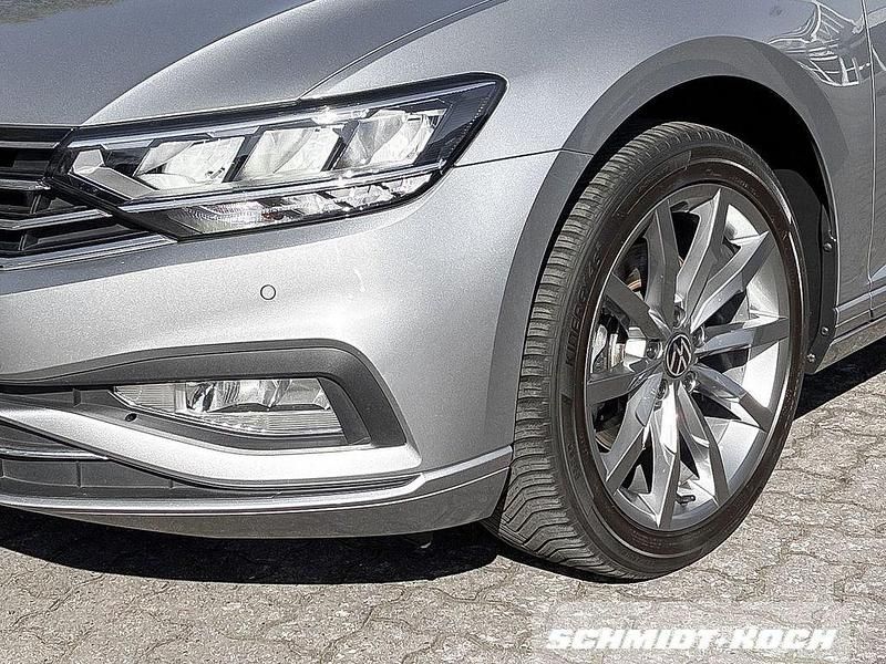 Gebraucht VW Passat Business 200 PS (147 kW) 2023 Pyritsilber (silber) Kombi