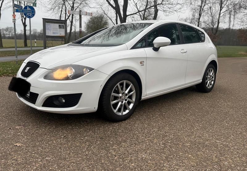 Weiß Gebraucht 2012 Seat Leon Limousine | 3.999 € (Superpreis) - Bild 1/4