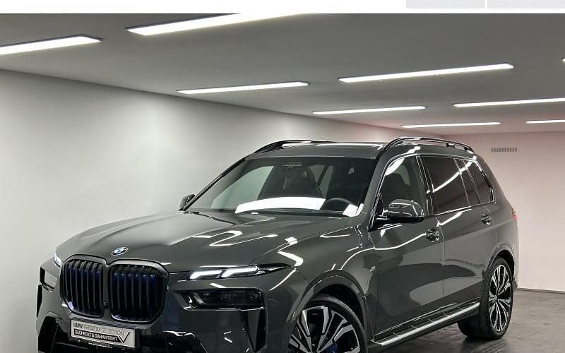 Grau Gebraucht 2025 BMW X7 Comfort Edition SUV | 106.950 € (Teuer) - Bild 1/4