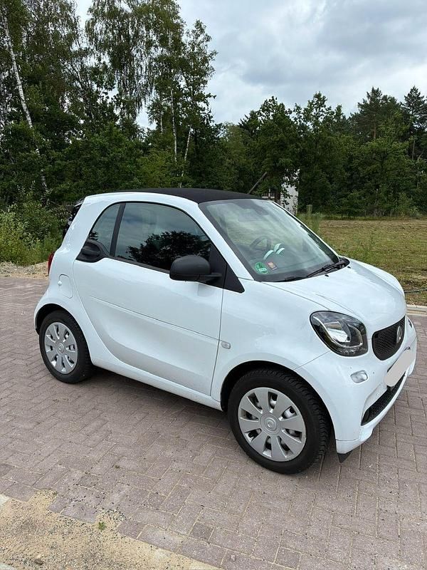Weiß Gebraucht 2018 Smart ForTwo Coupé Coupé | 9.950 € (Superpreis) - Bild 1/4