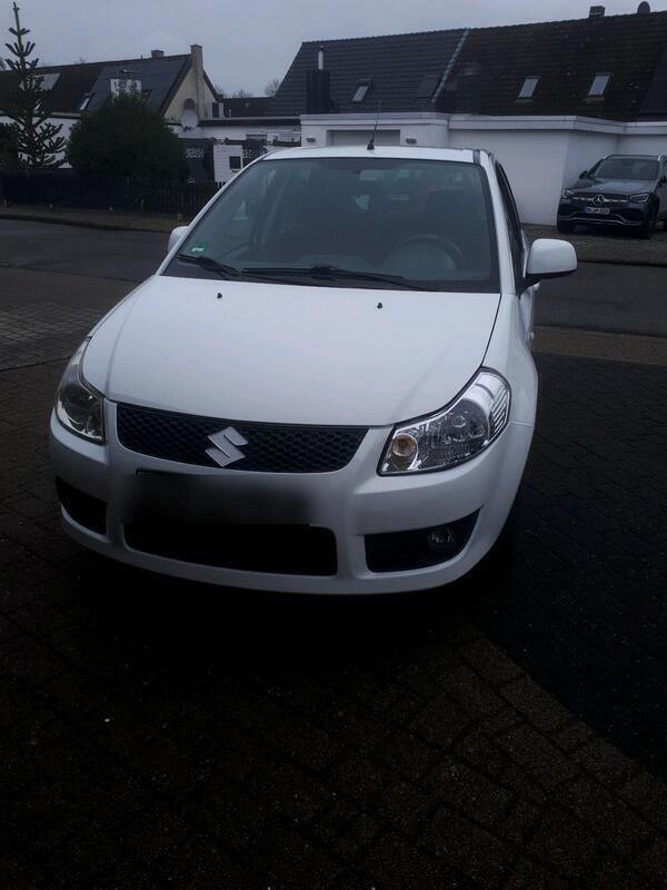 Weiß Gebraucht 2009 Suzuki SX4 Limited SUV | 4.200 € (Fairer Preis) - Bild 1/4
