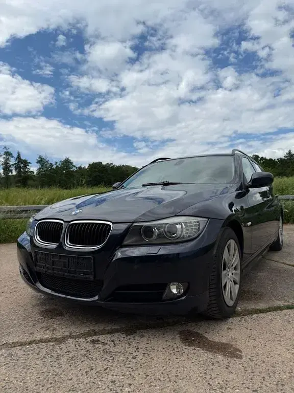 Gebraucht BMW 320 Sport Line 177 PS (130 kW) 2009 Blau Kombi