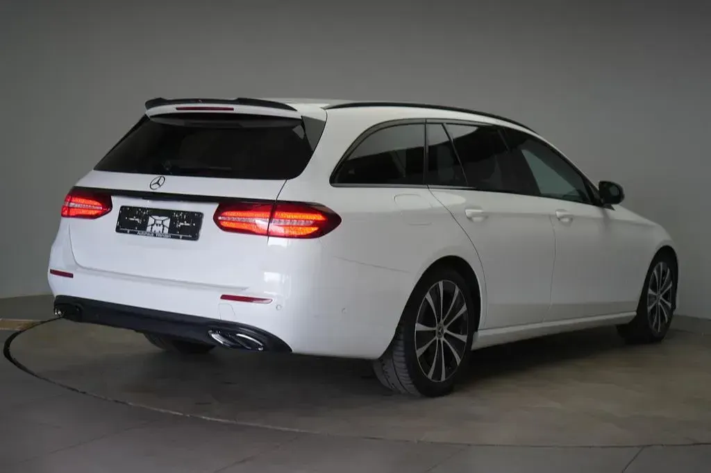 Gebraucht Mercedes E300 245 PS (180 kW) 2018 Weiß Limousine