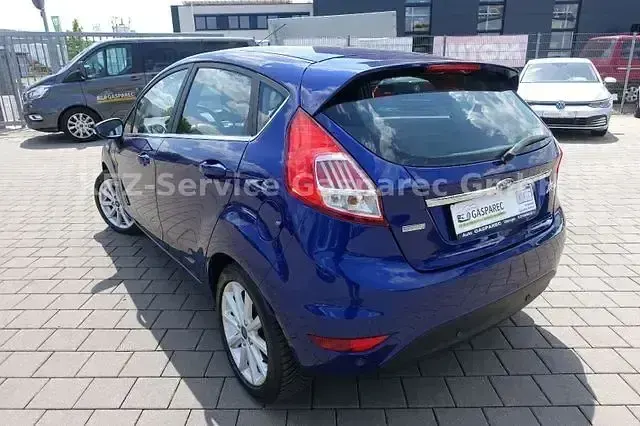 Gebraucht Ford Fiesta Titanium 101 PS (74 kW) 2016 Blau Kleinwagen