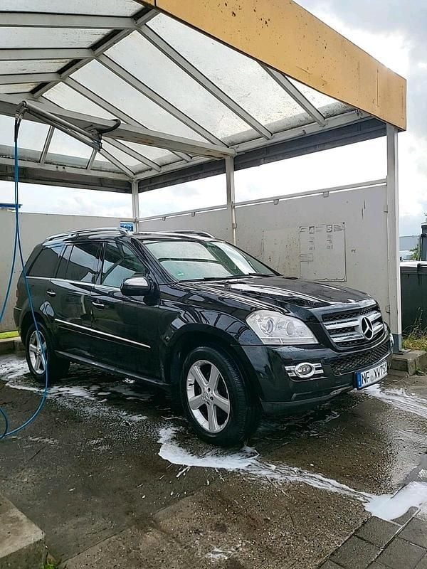 Schwarz Gebraucht 2009 Mercedes GL320 SUV | 11.000 € - Bild 1/4