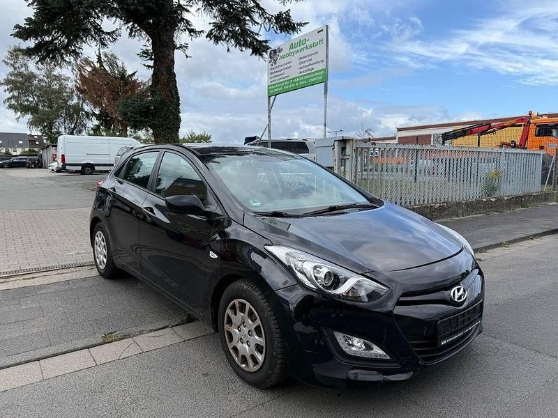 Schwarz Gebraucht 2014 Hyundai i30 Style Limousine | 6.990 € (Guter Preis) - Bild 1/4