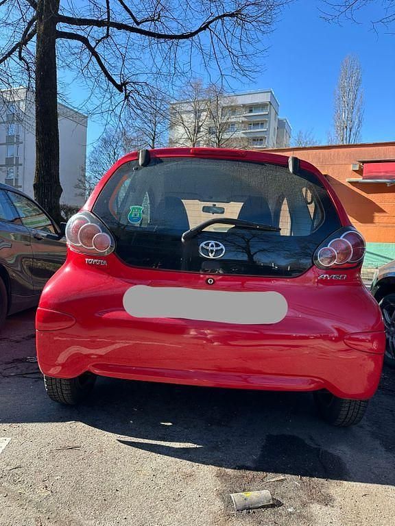 Gebraucht Toyota Aygo Club 68 PS (50 kW) 2011 Rot Kleinwagen