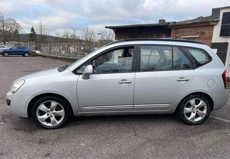 Gebraucht Kia Carens 140 PS (102 kW) 2010 Silber Van / Kleinbus