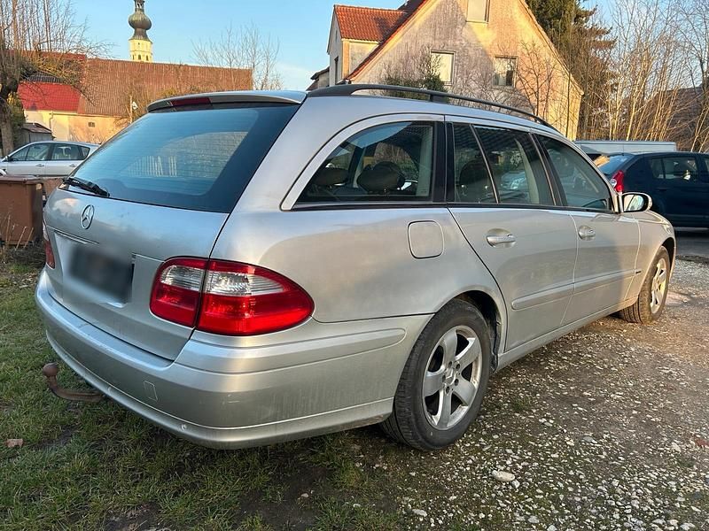 Gebraucht Mercedes E270 177 PS (130 kW) 2003 Silber Kombi