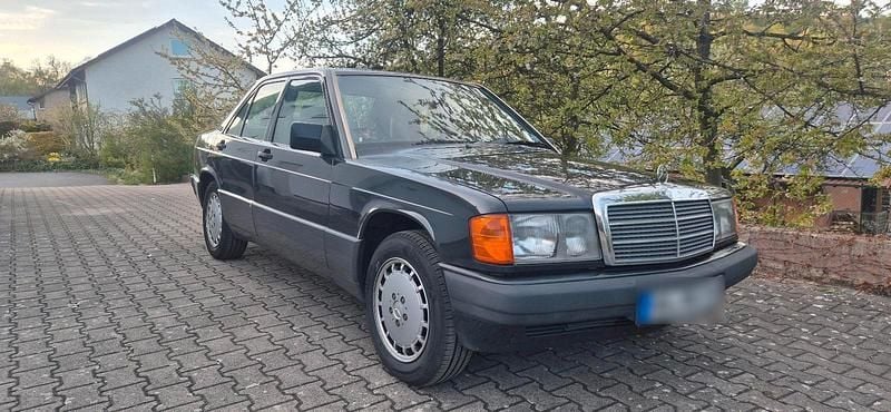 Second-hand Mercedes 190 75 CP (55 kW) 1991 Negru Berlinǎ