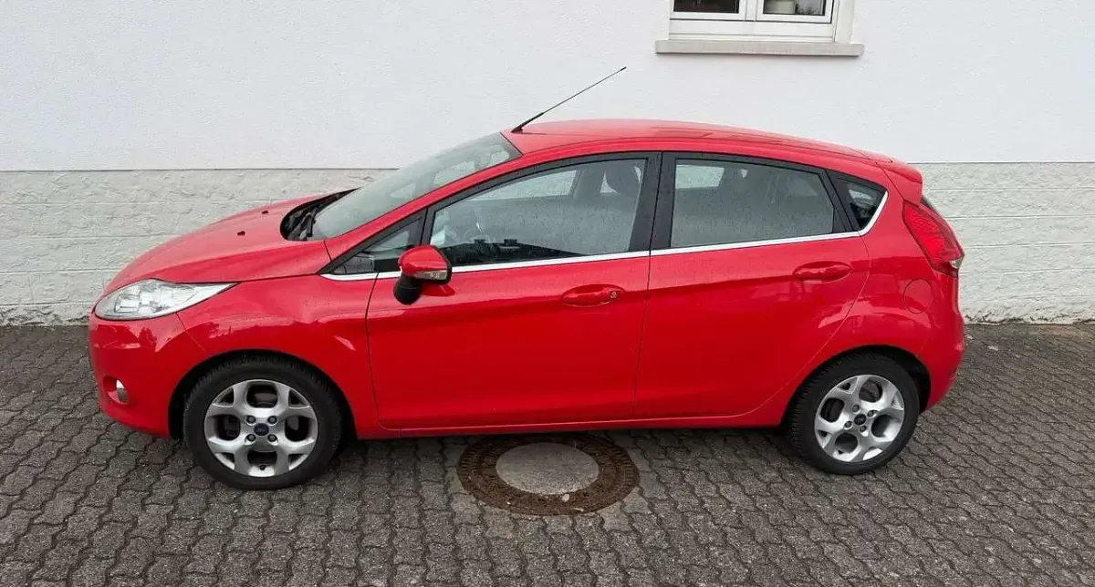 Gebraucht Ford Fiesta Titanium 97 PS (71 kW) 2009 Rot Kleinwagen