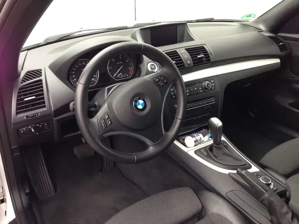 Gebraucht BMW 120 Cabriolet Sport Line 177 PS (130 kW) 2011 Weiß Cabrio