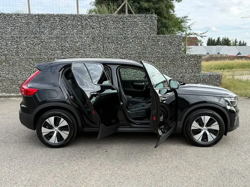 Gebraucht Volvo XC40 163 PS (119 kW) 2023 Schwarz SUV