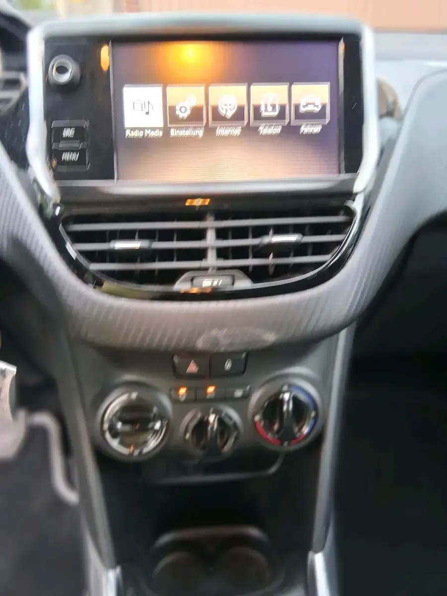 Gebraucht Peugeot 2008 82 PS (60 kW) 2017 Weiß SUV