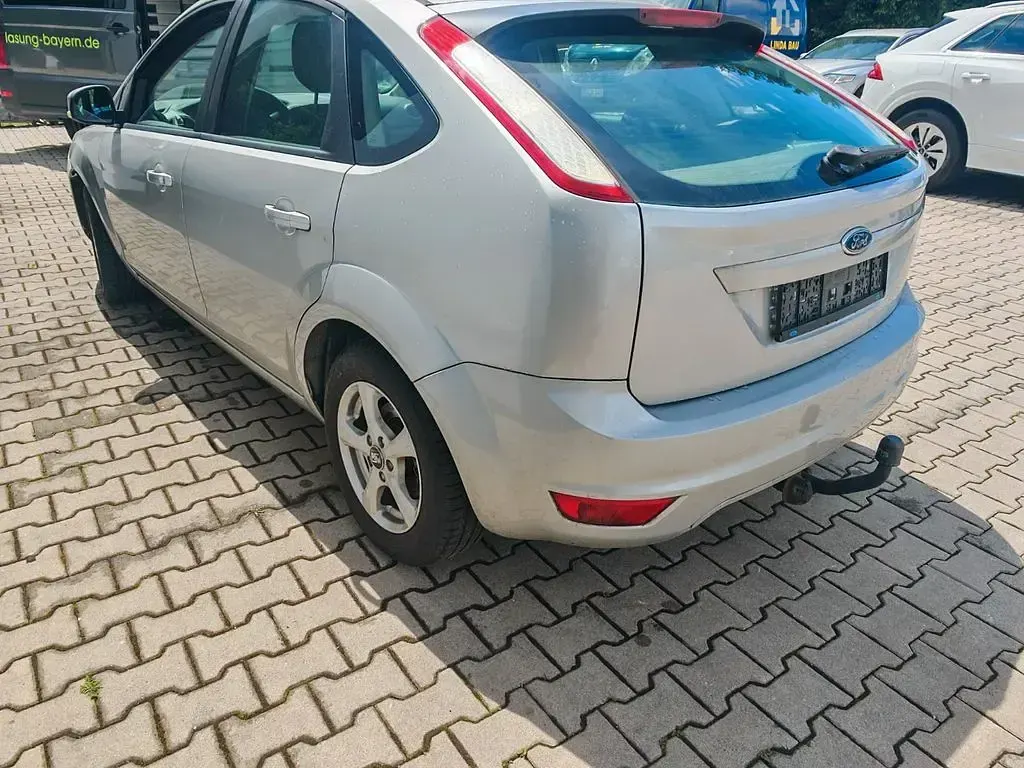 Gebraucht Ford Focus 80 PS (58 kW) 2009 Silber Limousine