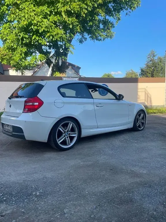 Gebraucht BMW 120 Sport Line 116 PS (85 kW) 2011 Silber Kleinwagen