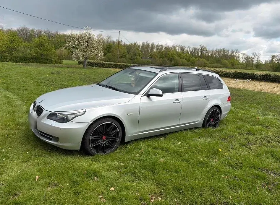 Gebraucht BMW 523 Exclusive 190 PS (139 kW) 2009 Silber Kombi