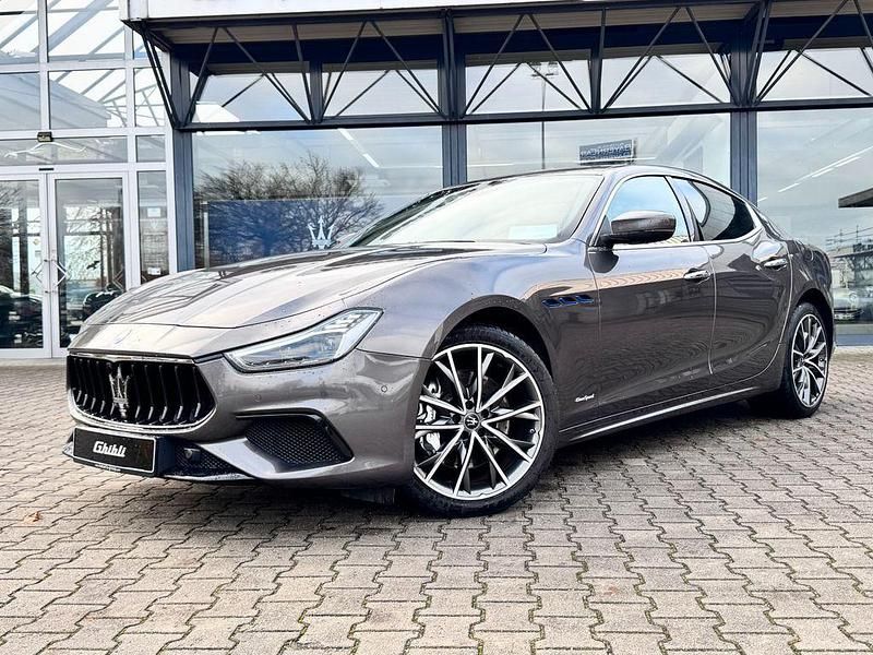 Grau Gebraucht 2021 Maserati Ghibli GT Limousine | 48.000 € (Teuer) - Bild 1/4