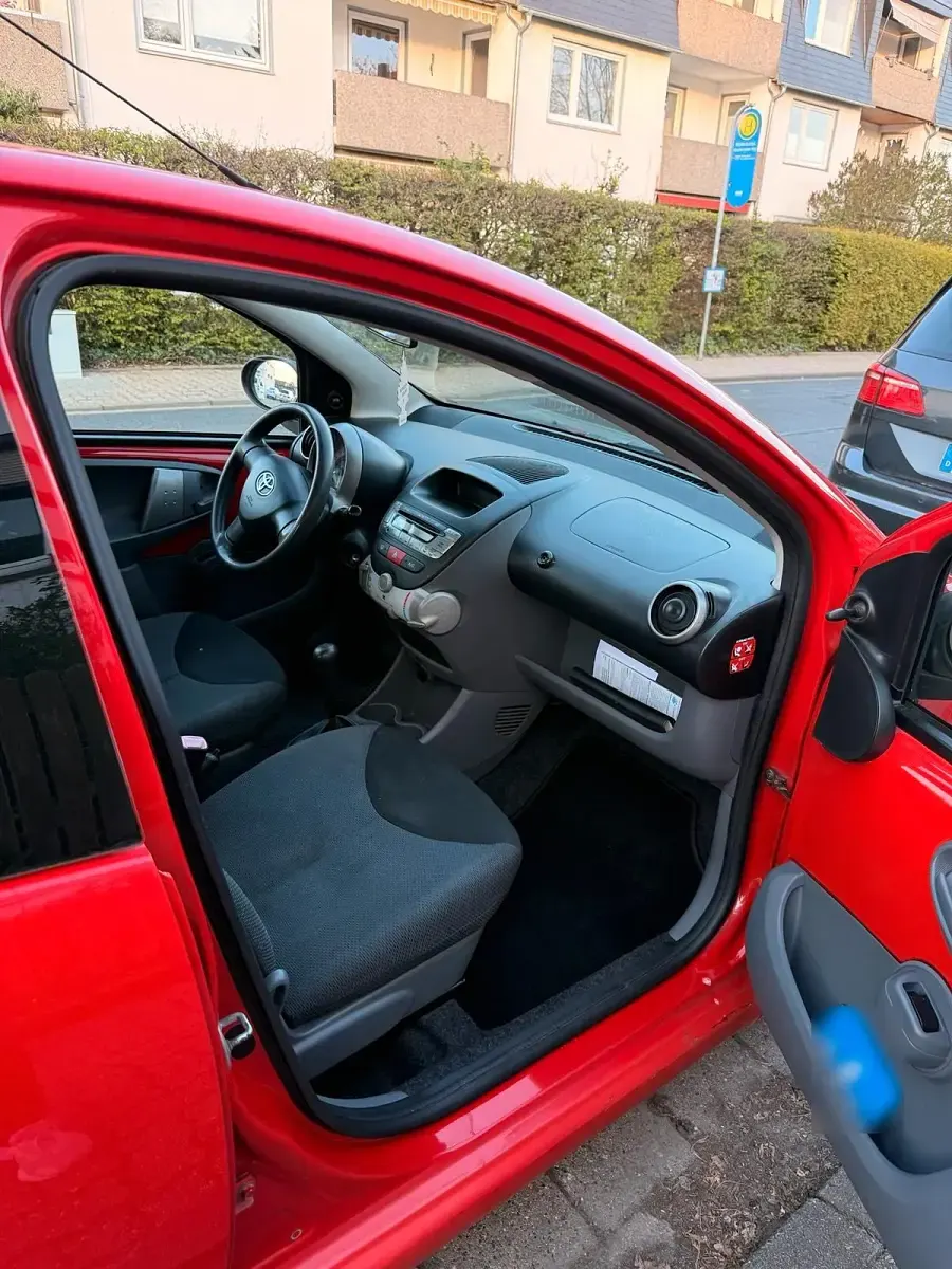 Gebraucht Toyota Aygo 68 PS (50 kW) 2007 Rot Kleinwagen