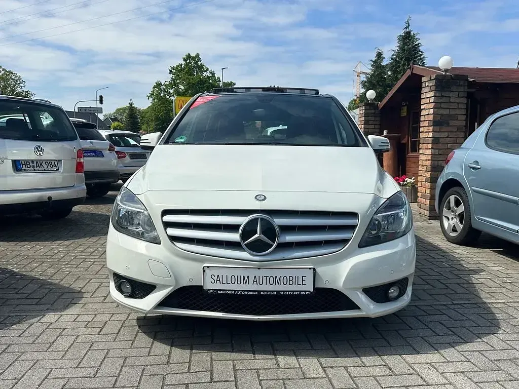 Gebraucht Mercedes B180 122 PS (89 kW) 2013 Weiß Kleinwagen
