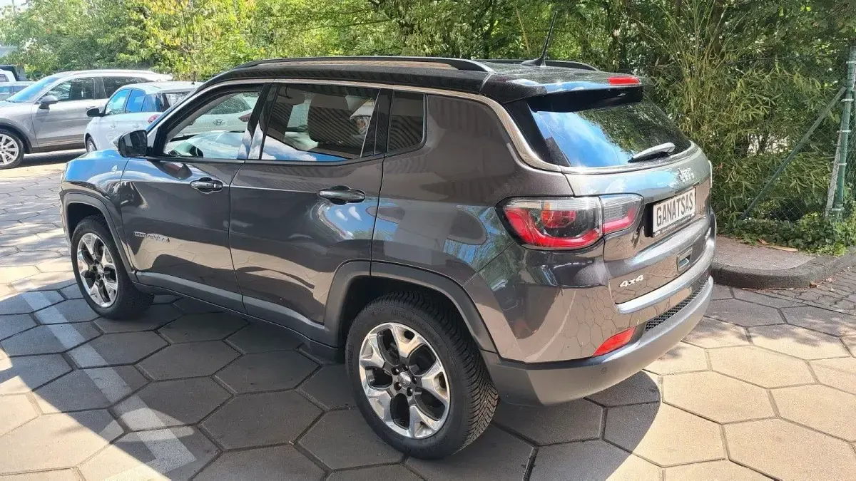 Gebraucht Jeep Compass 140 PS (102 kW) 2017 Grau SUV