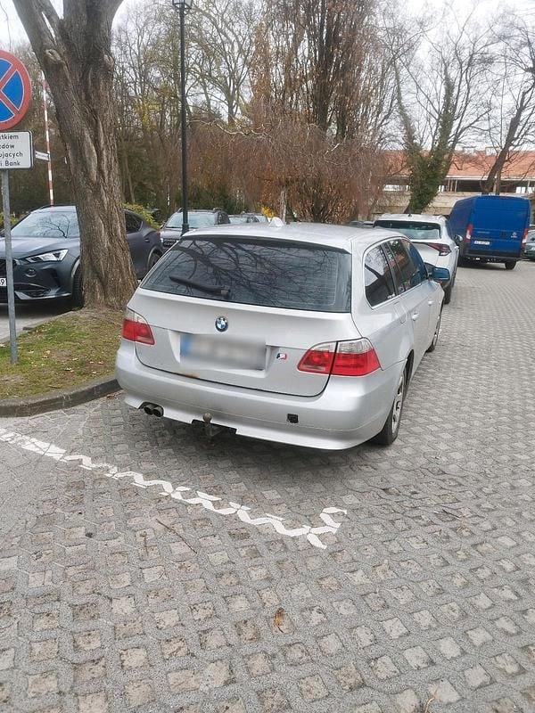 Gebraucht BMW 530 250 PS (183 kW) 2005 Silber Kombi